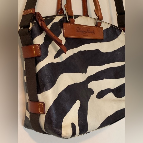 Dooney & Bourke zebra pattern Genuine Leather and crossbody/shoulder Handmade. - Picture 8 of 16